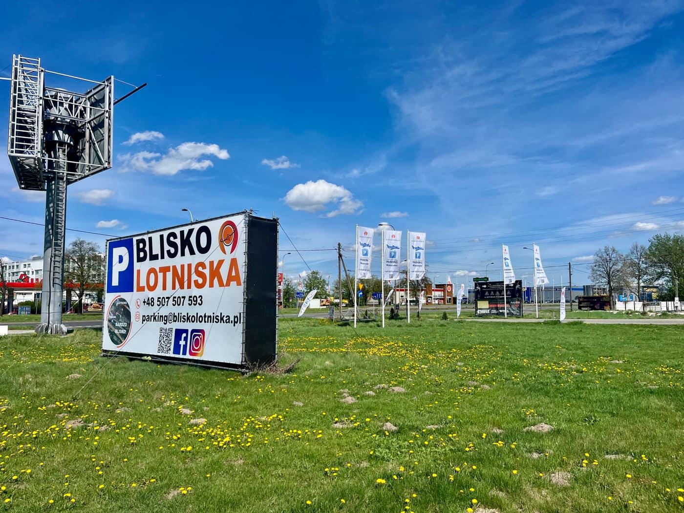 Parking Bliskolotniska przy Alei Krakowskiej 48/52 w Warszawie